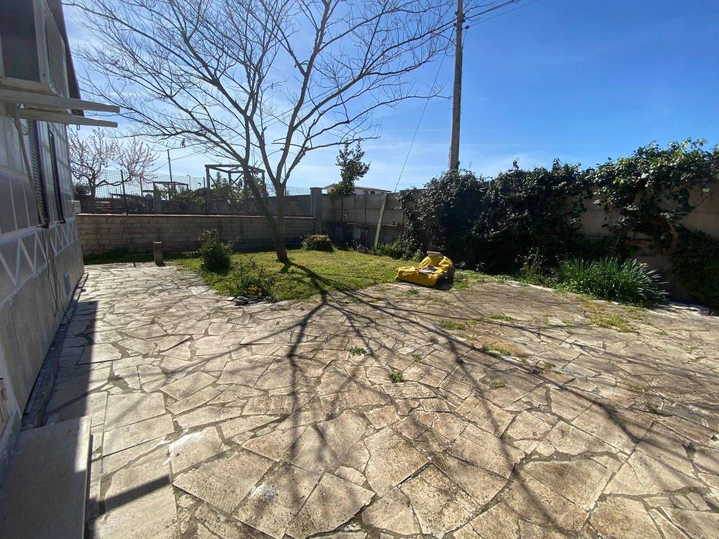 Villa a Aprilia in Via Leonida Bissolati - Foto 4