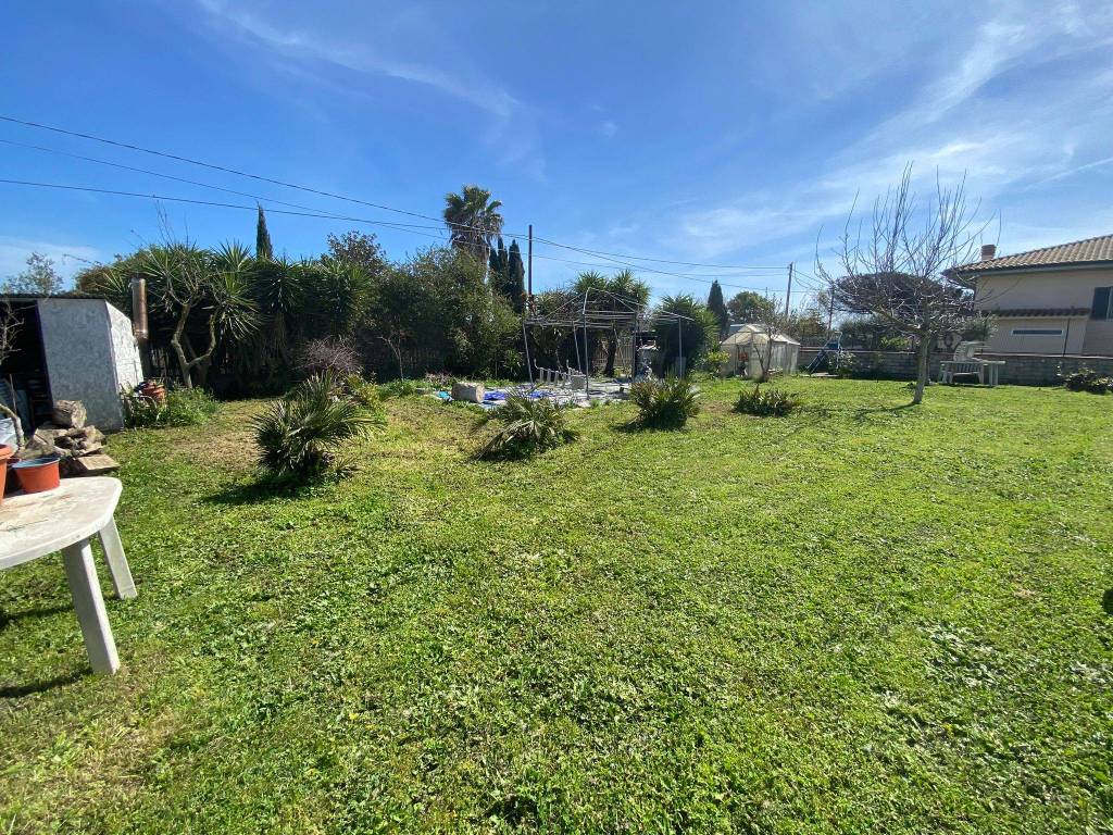 Villa a Aprilia in Via Leonida Bissolati - Foto 5