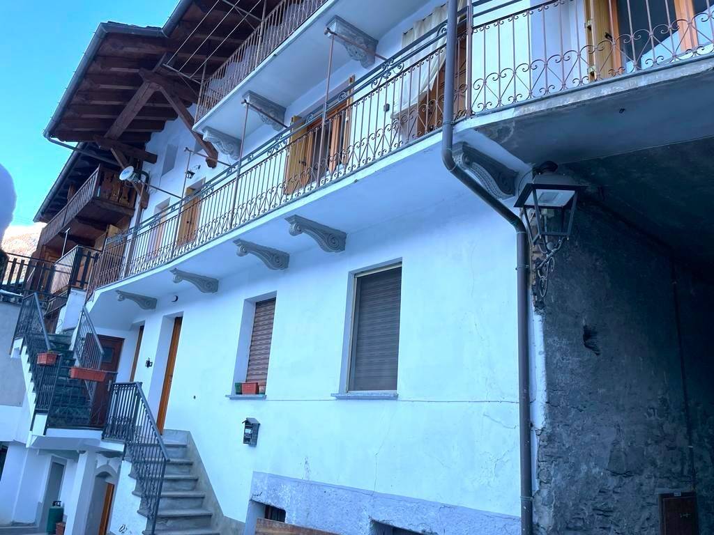 Casa indipendente a La salle in Via Emile Chanoux, 29 - Foto 3