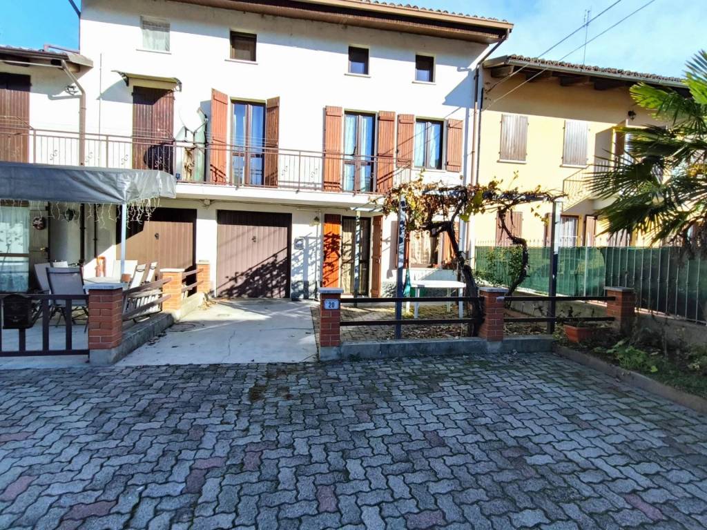 Villetta a schiera a Valfenera in Via Amedeo di Aosta, 20 - Foto 2