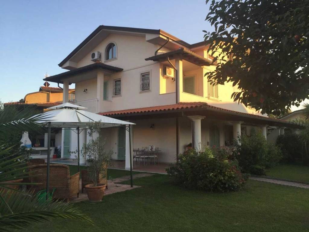 Villa a Forte dei marmi in Via Francesco Carrara - Foto 3