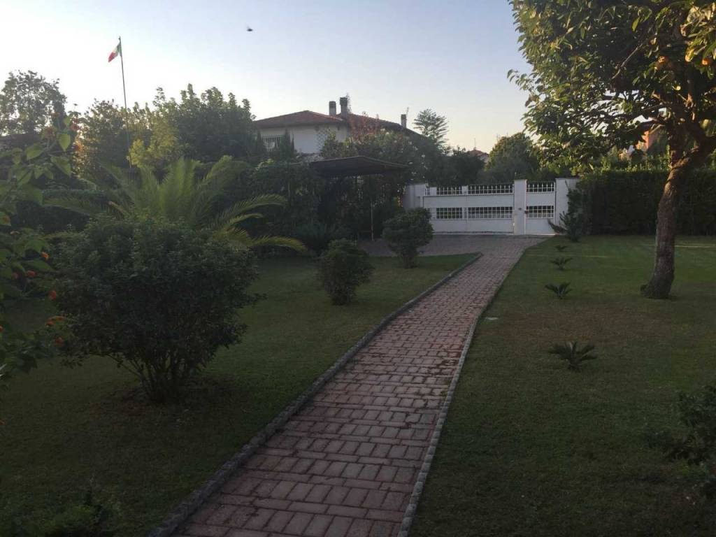 Villa a Forte dei marmi in Via Francesco Carrara - Foto 5