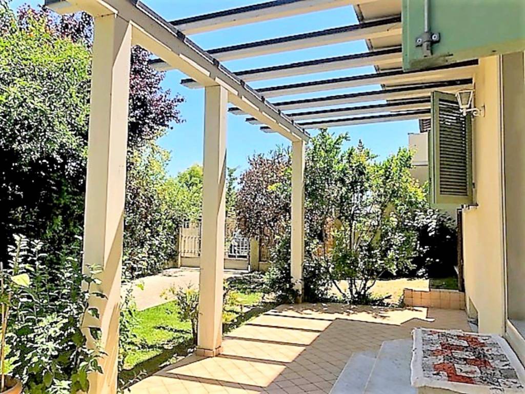 Villa a Pietrasanta in Via Basilicata - Foto 2