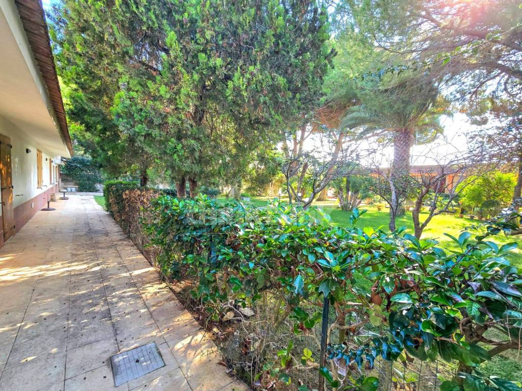 Villa a Vittoria in via Strada Circonvallazione - Foto 2