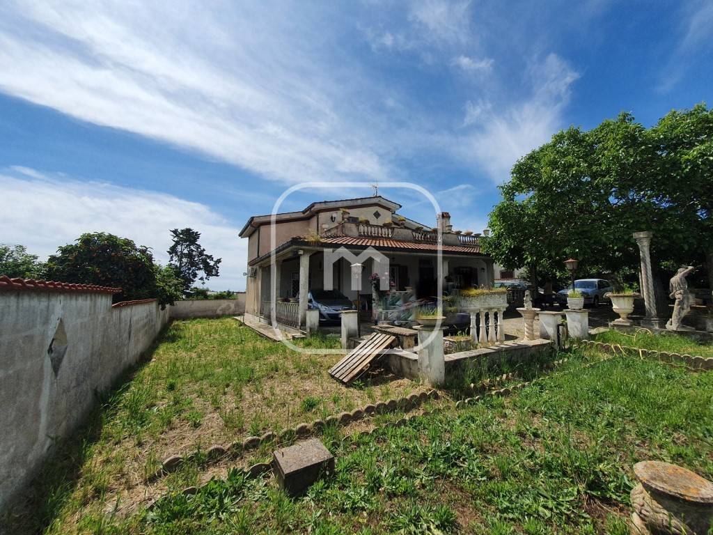 Villa a Aprilia in Via dei Rutuli - Foto 4
