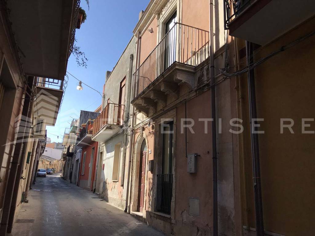 Casa indipendente a Melilli in Via Giuseppe Garibaldi, 26 - Foto 2