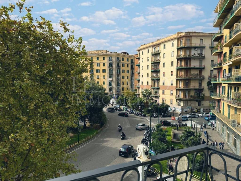 Appartamento a Napoli in Piazza Medaglie d'Oro - Foto 2
