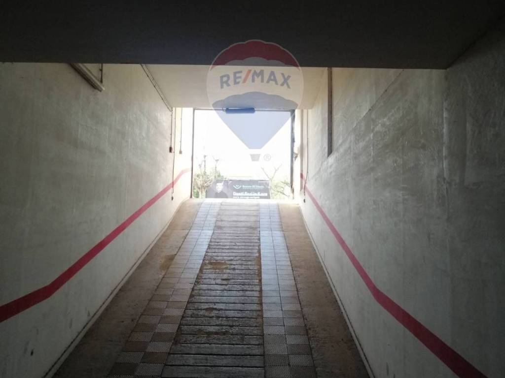 Box / garage a Manfredonia in Via G. di Vittorio, 125 - Foto 2