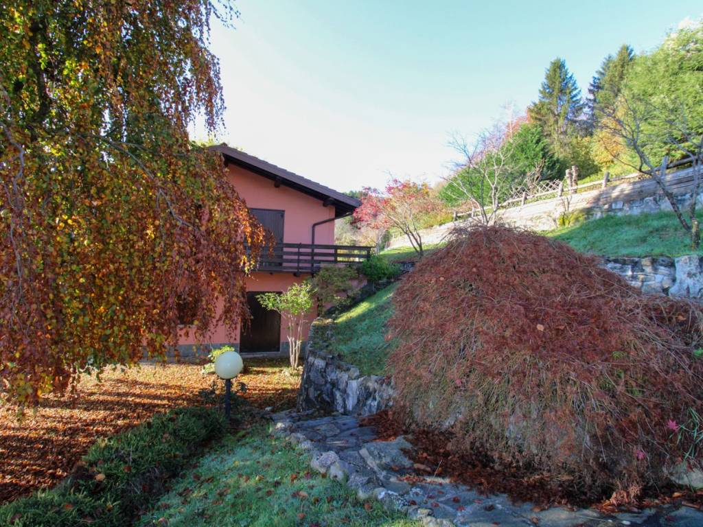 Villa a Alta valle intelvi in Via Monti Avvocato Guido , 3 - Foto 2