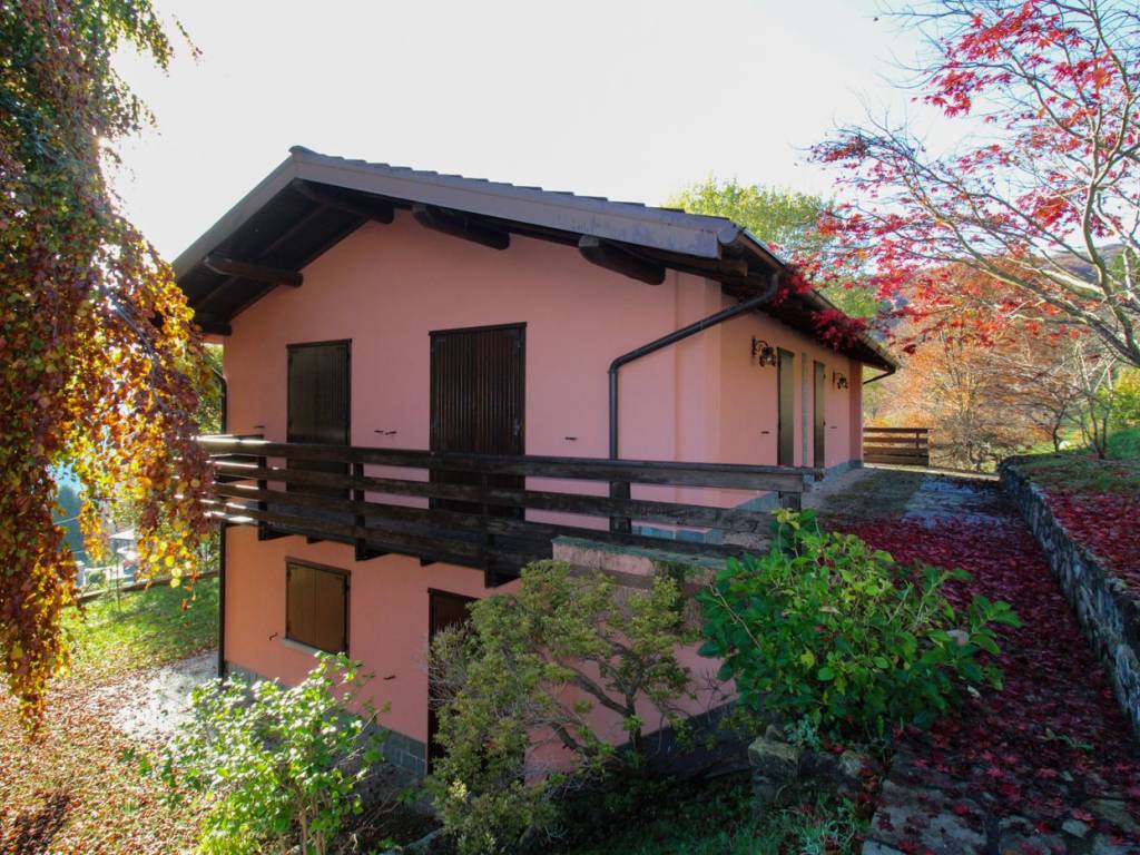 Villa a Alta valle intelvi in Via Monti Avvocato Guido , 3 - Foto 3