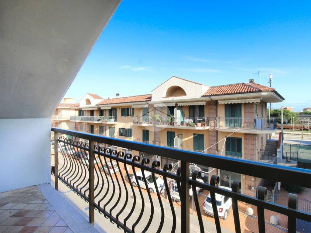 Appartamento a San benedetto del tronto in Via Raffaele Rossetti, 28 - Foto 2