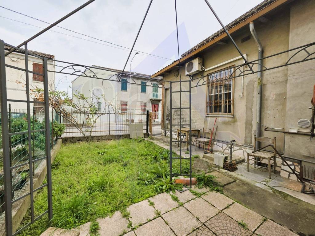 Villa a Bondeno in Via Ugo Gallini, 33 - Foto 4