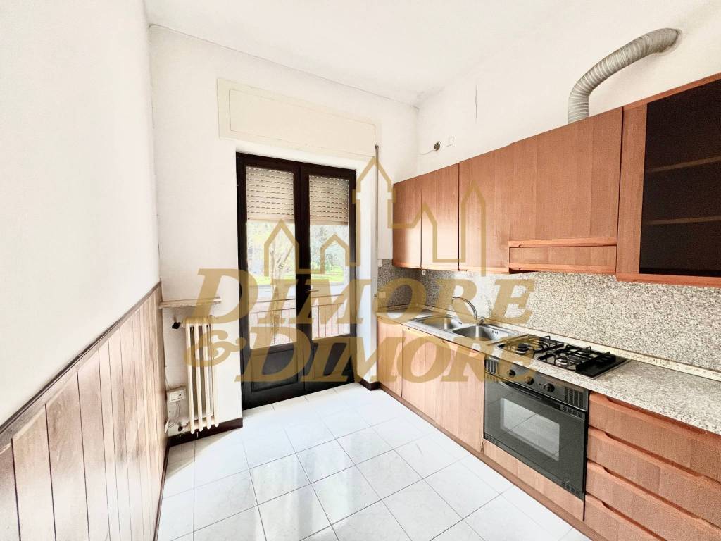 Appartamento a Luino in Piazza Garibaldi, 10 - Foto 2