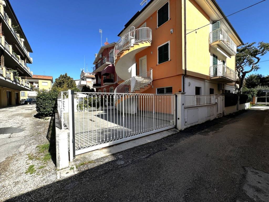 Appartamento a Porto san giorgio in Viale della Vittoria - Foto 3