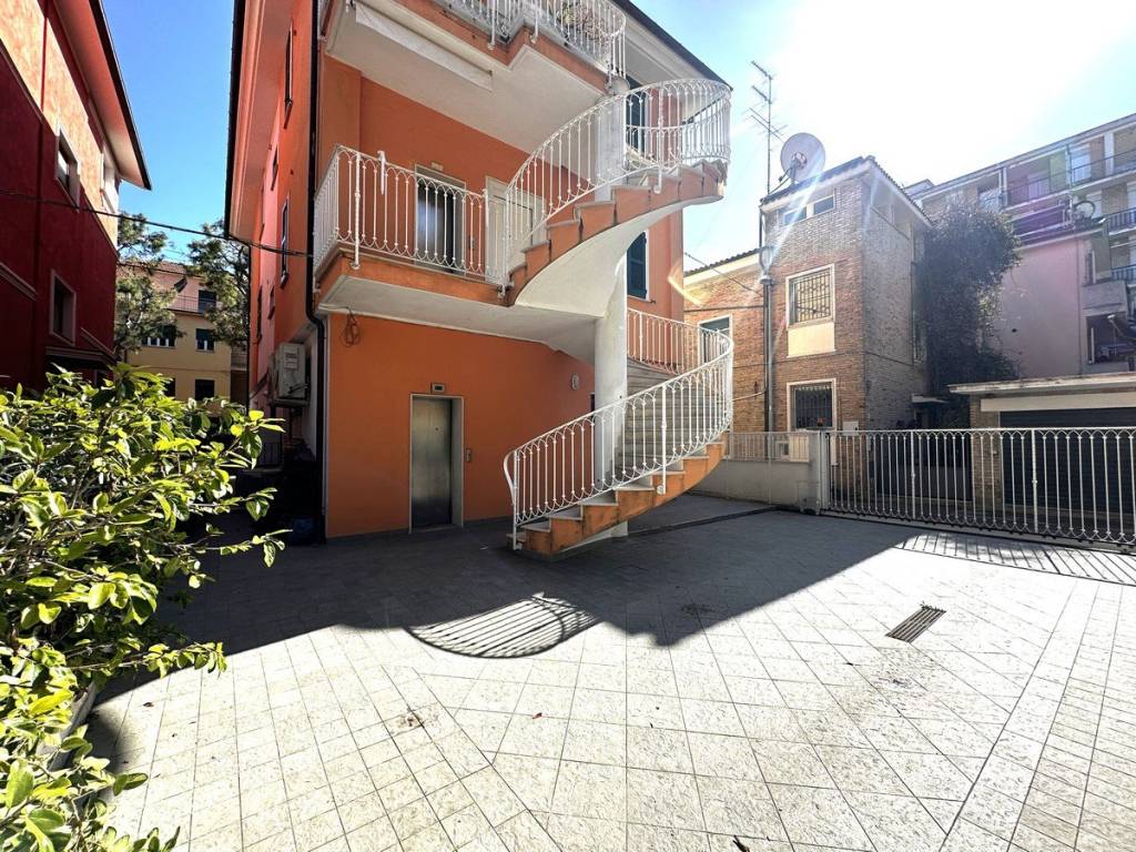 Appartamento a Porto san giorgio in Viale della Vittoria - Foto 4