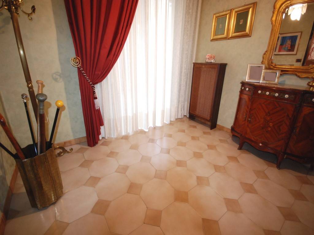 Appartamento a Foggia in Piazza Monsignor Renato Luisi, 1 - Foto 4