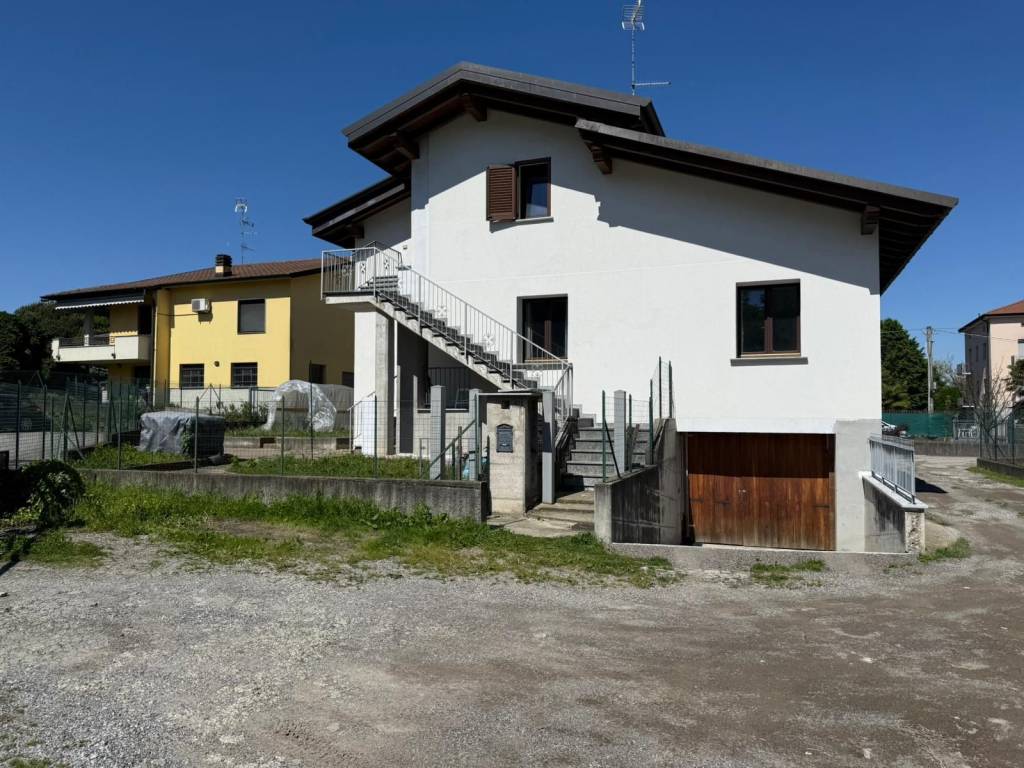 Appartamento a Faloppio in Via 1 Maggio - Foto 2