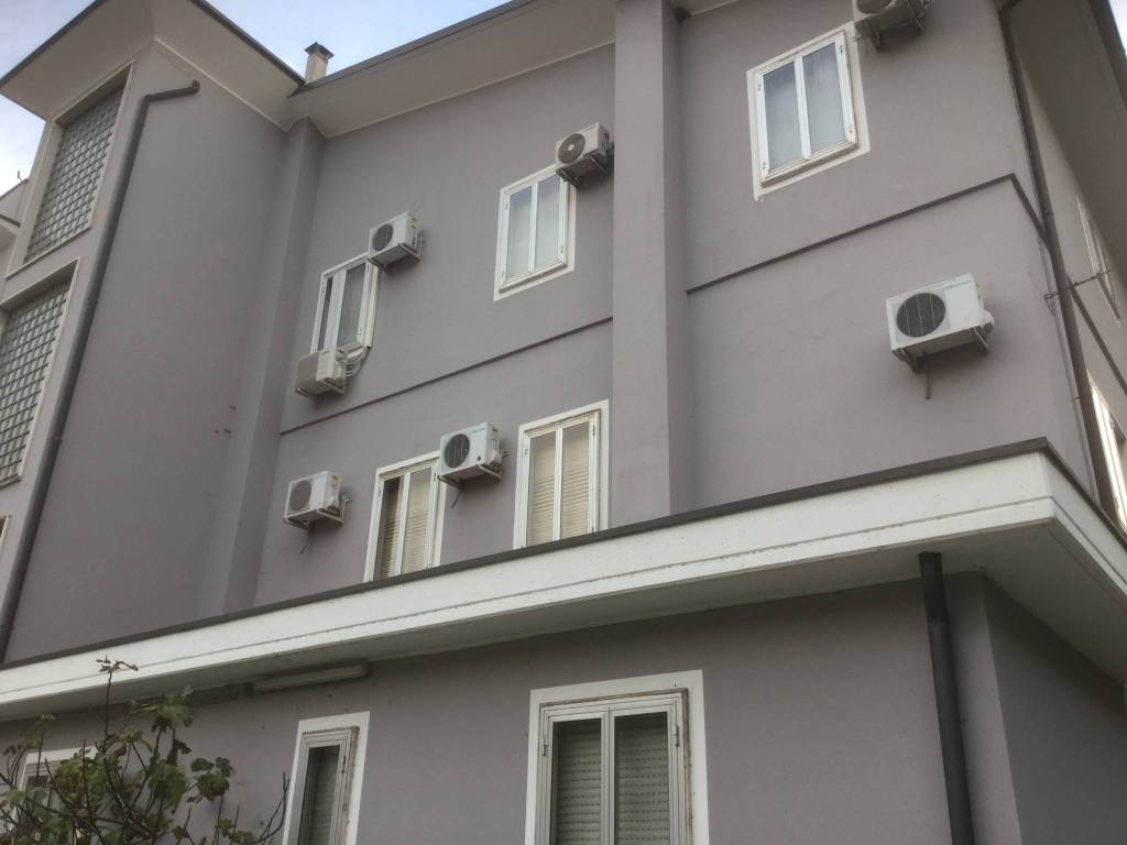 Palazzo / stabile a Brescia in Viale Sant'Eufemia, 37 - Foto 3