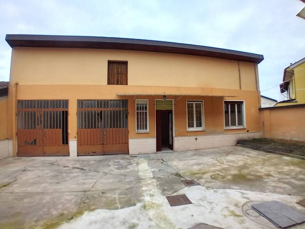 Casa indipendente a Vigevano in Via Gravellona, 155 - Foto 3