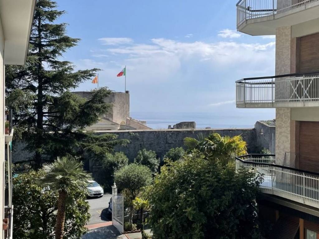 Attico / mansarda a Finale ligure in Via Generale Enrico Caviglia, 26 - Foto 2