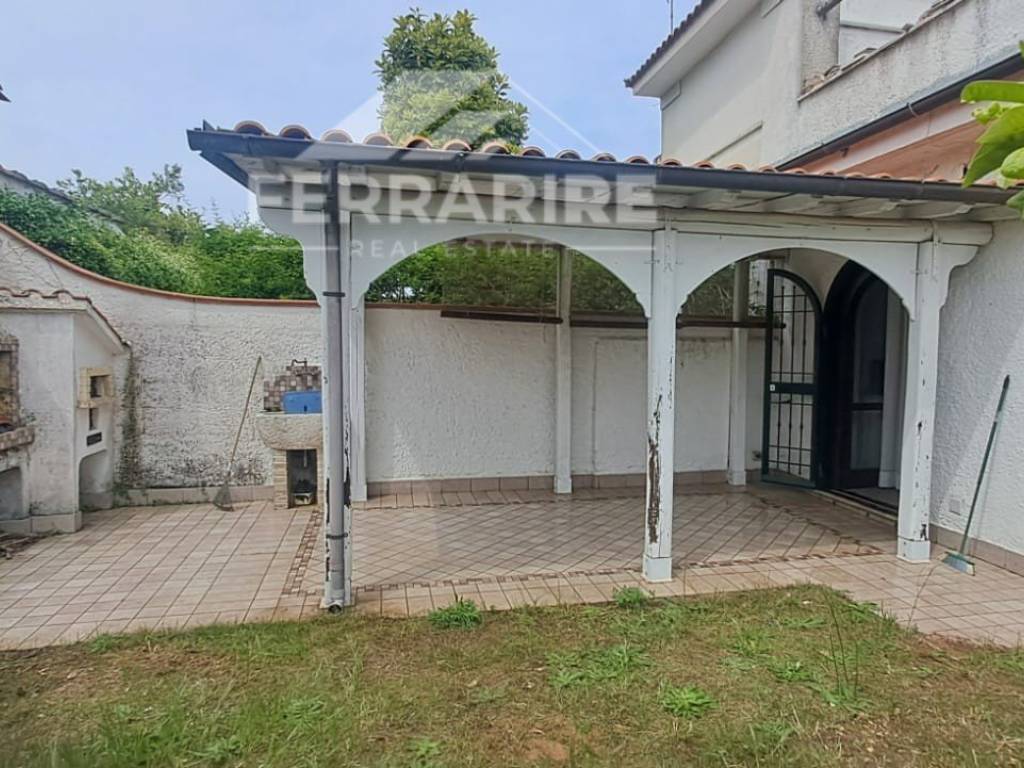 Villa a Terracina in Via della Galassia - Foto 2