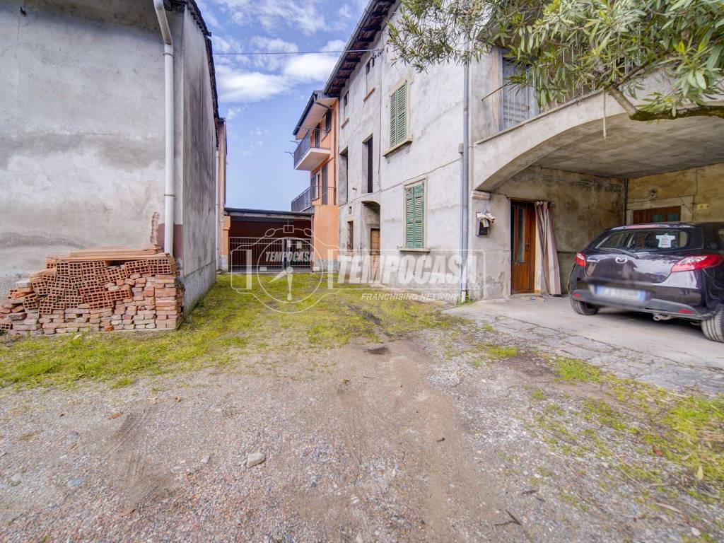 Casa indipendente a Biandronno in Via Giuseppe Garibaldi, 10 - Foto 2