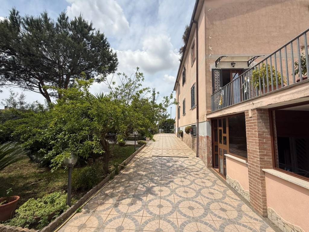 Casa indipendente a Aprilia in Via Galileo Ferraris - Foto 4