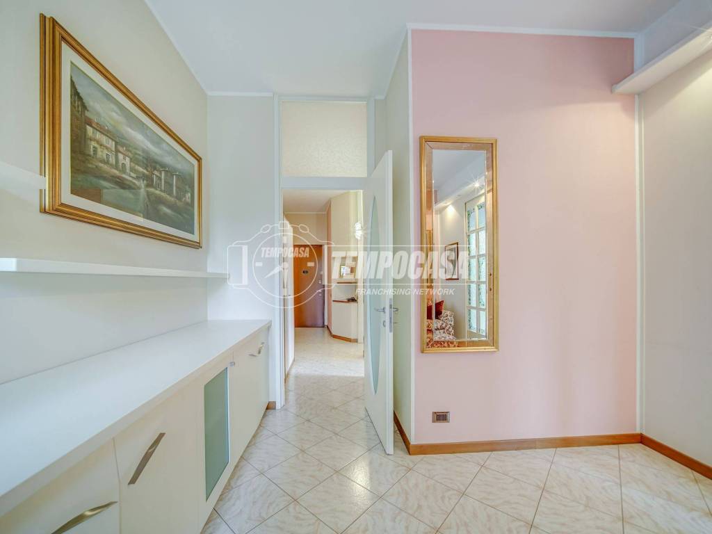 Appartamento a Gallarate in Via PALESTRO - Foto 2