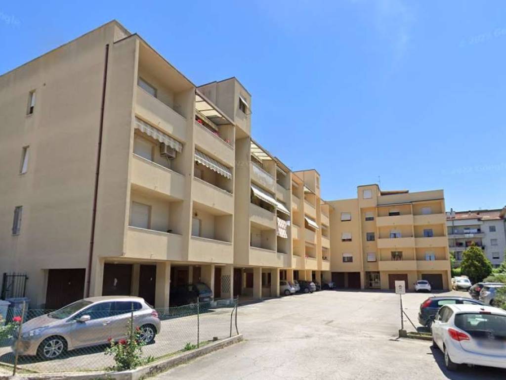 Appartamento a Osimo in Via Massimo D'Azeglio - Foto 2
