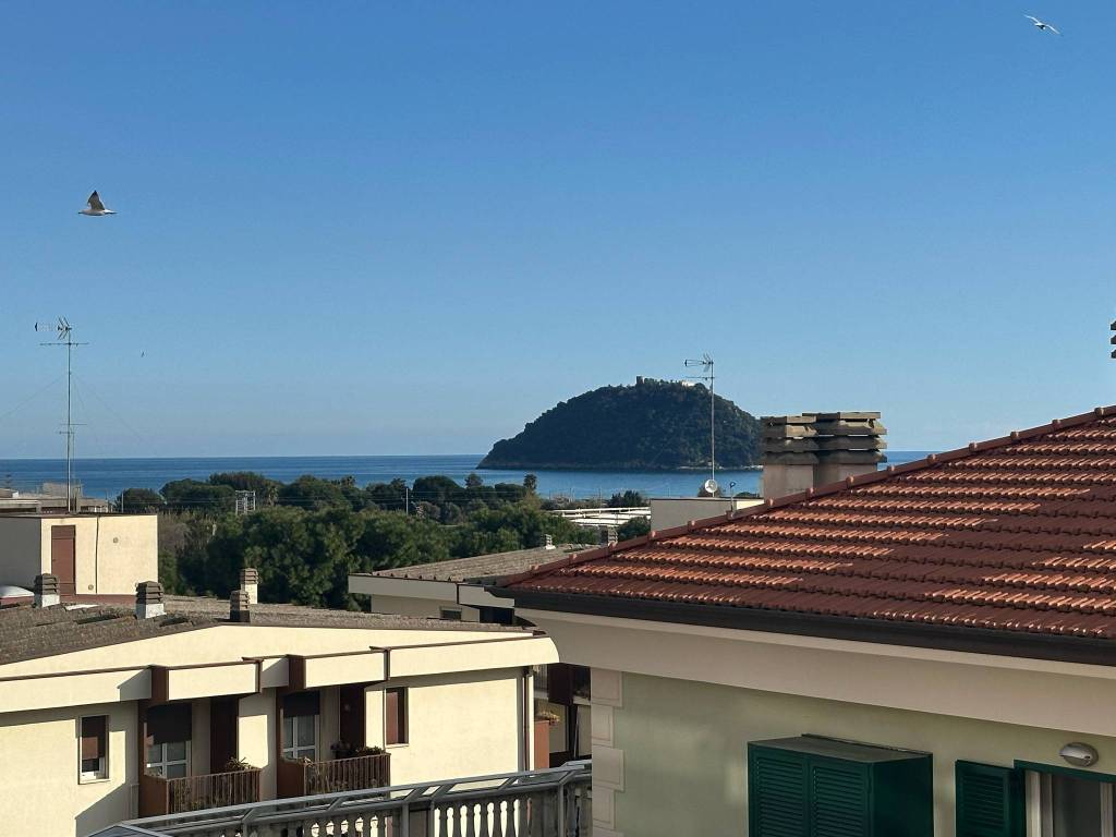 Appartamento a Albenga in Via Don Giacomo Lasagna, 35 - Foto 2