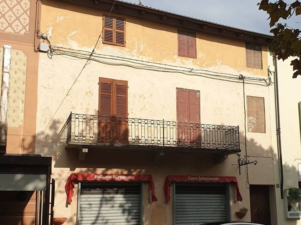 Casa indipendente a Dronero in Piazza Martiri della Libertà - Foto 2