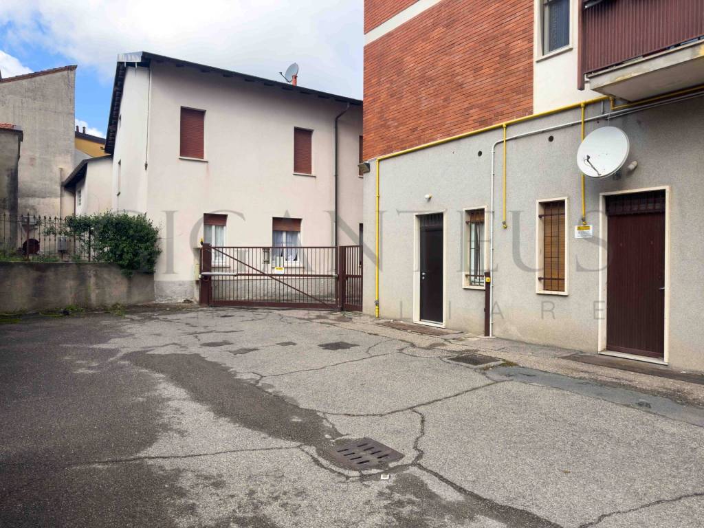 Immobile a Venegono inferiore in Piazza Santi Giacomo e Filippo - Foto 5