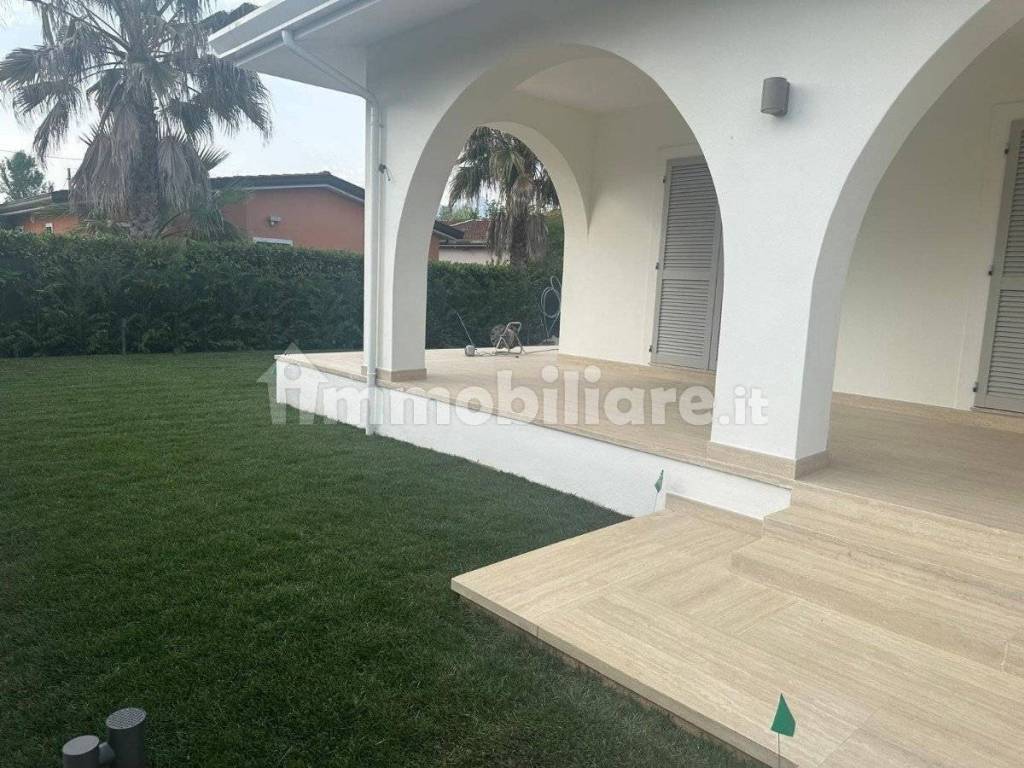 Villa a Forte dei marmi in Via Fratelli Rosselli - Foto 3