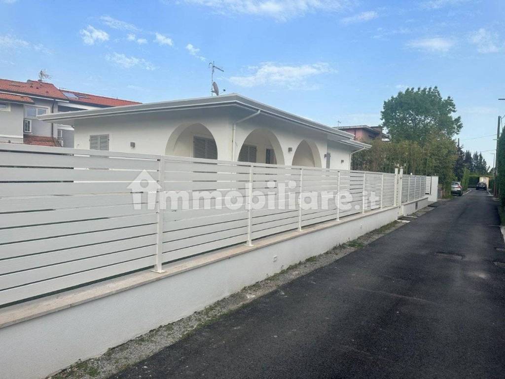 Villa a Forte dei marmi in Via Fratelli Rosselli - Foto 5