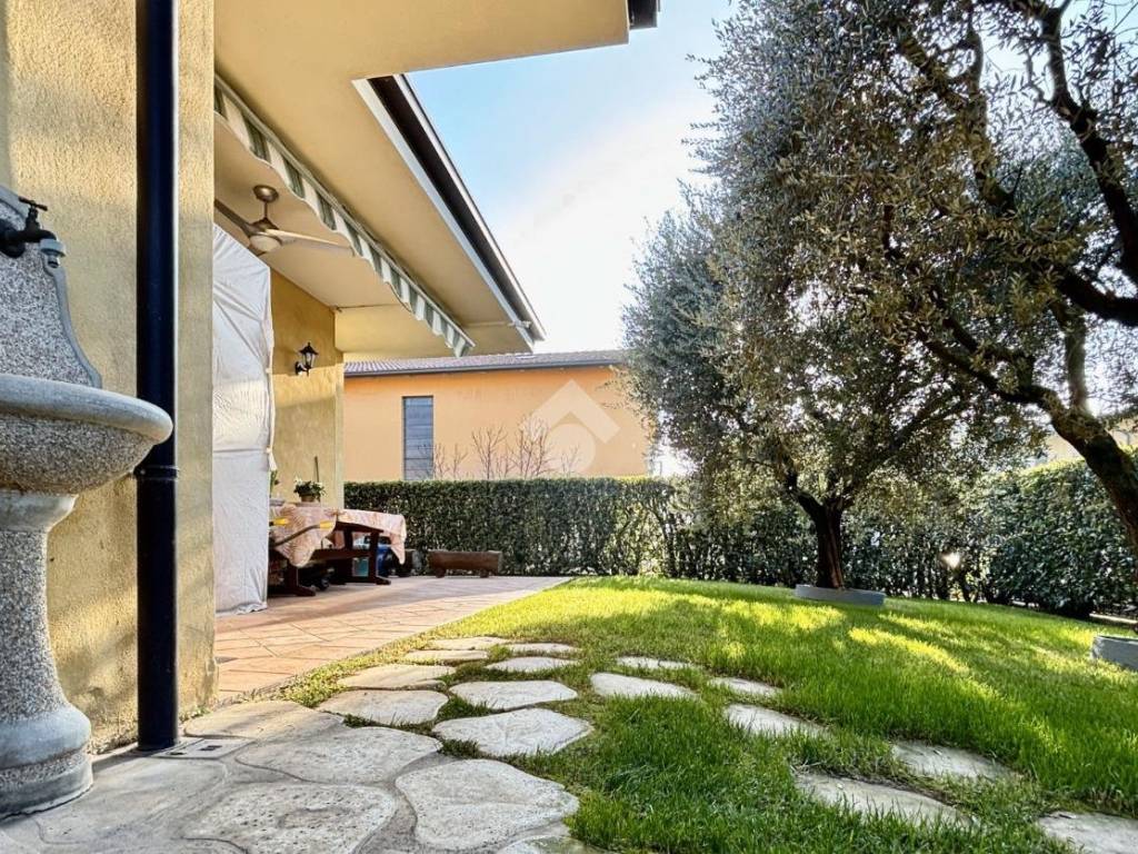 Villa a Castegnato in Via 2 Giugno, 41 - Foto 4