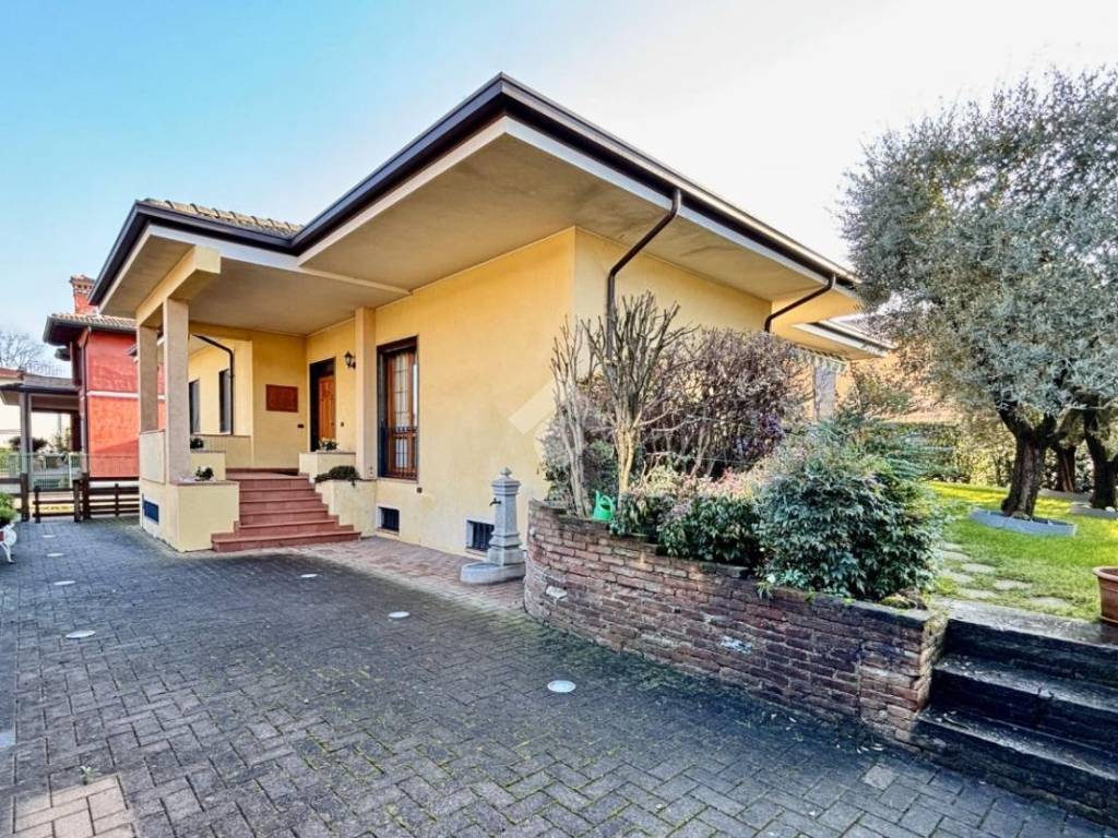 Villa a Castegnato in Via 2 Giugno, 41 - Foto 5