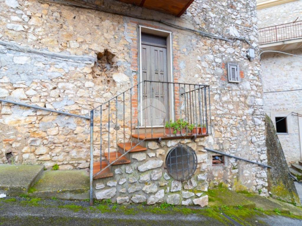 Appartamento a Maenza in Via del colle - Foto 2