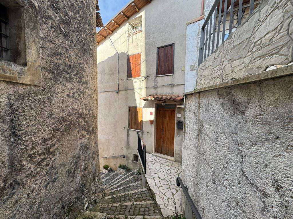 Casa indipendente a Pereto in Via Colle Fiorito 1 - Foto 2
