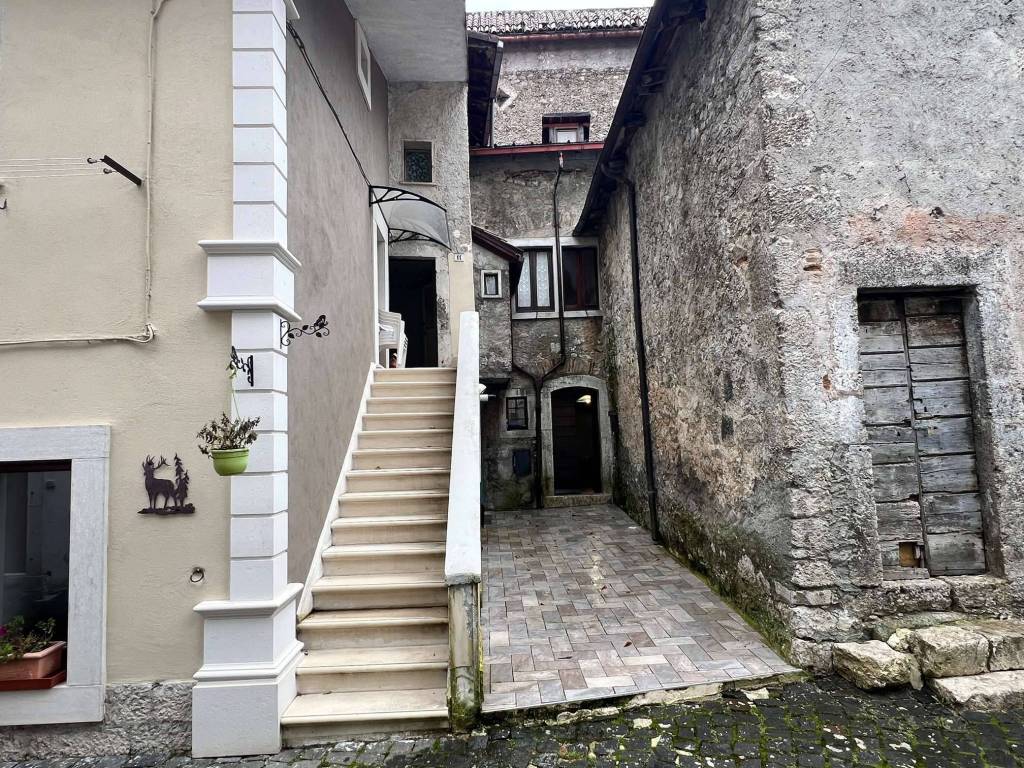 Casa indipendente a Pescasseroli in Via Valle del Fiume - Foto 1