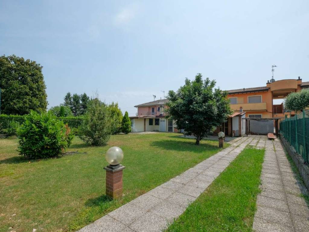 Villa a Castel rozzone in via San Bernardo 15 - Foto 2
