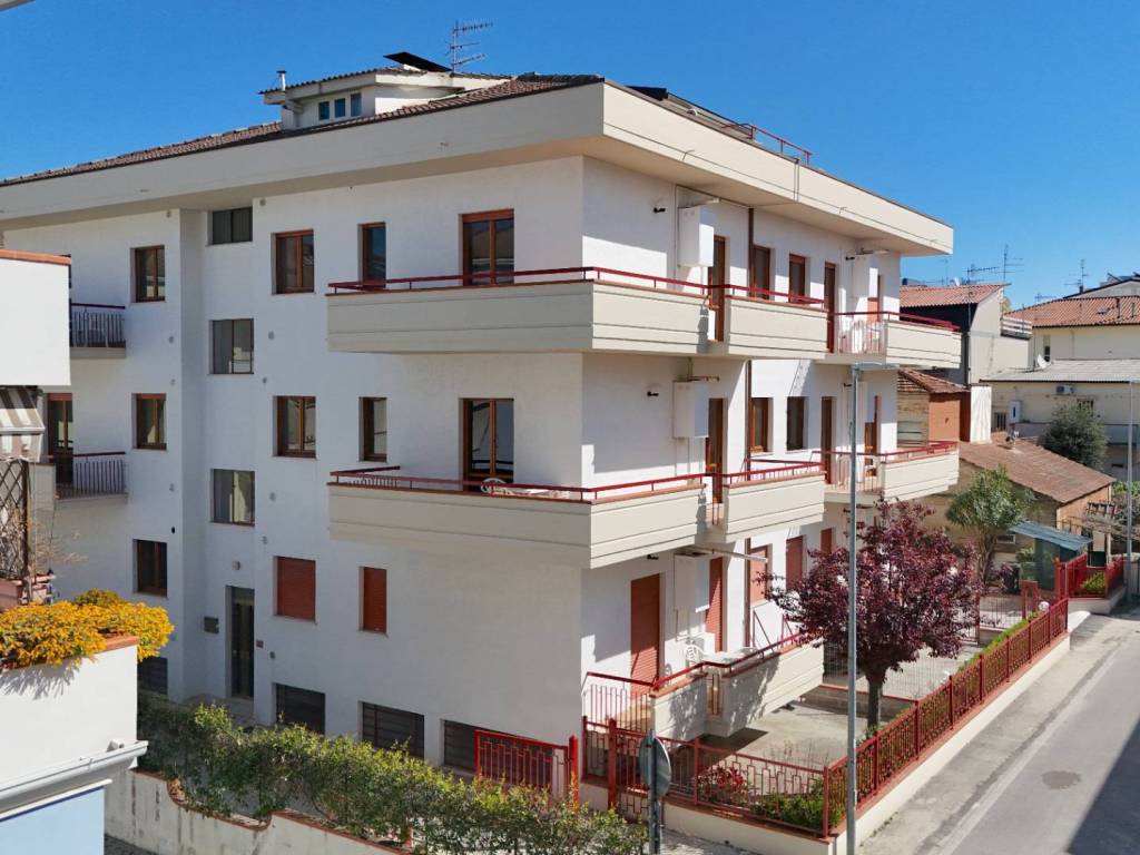 Appartamento a Alba adriatica in Via Emilia, 12 - Foto 3