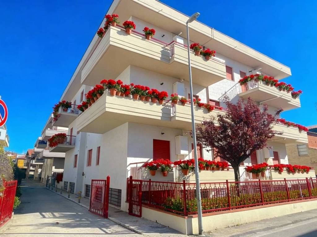 Appartamento a Alba adriatica in Via Emilia, 12 - Foto 2