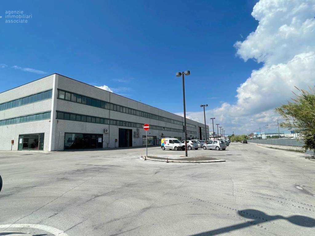 Immobile a San benedetto del tronto in Via Del Lavoro, 24 - Foto 3