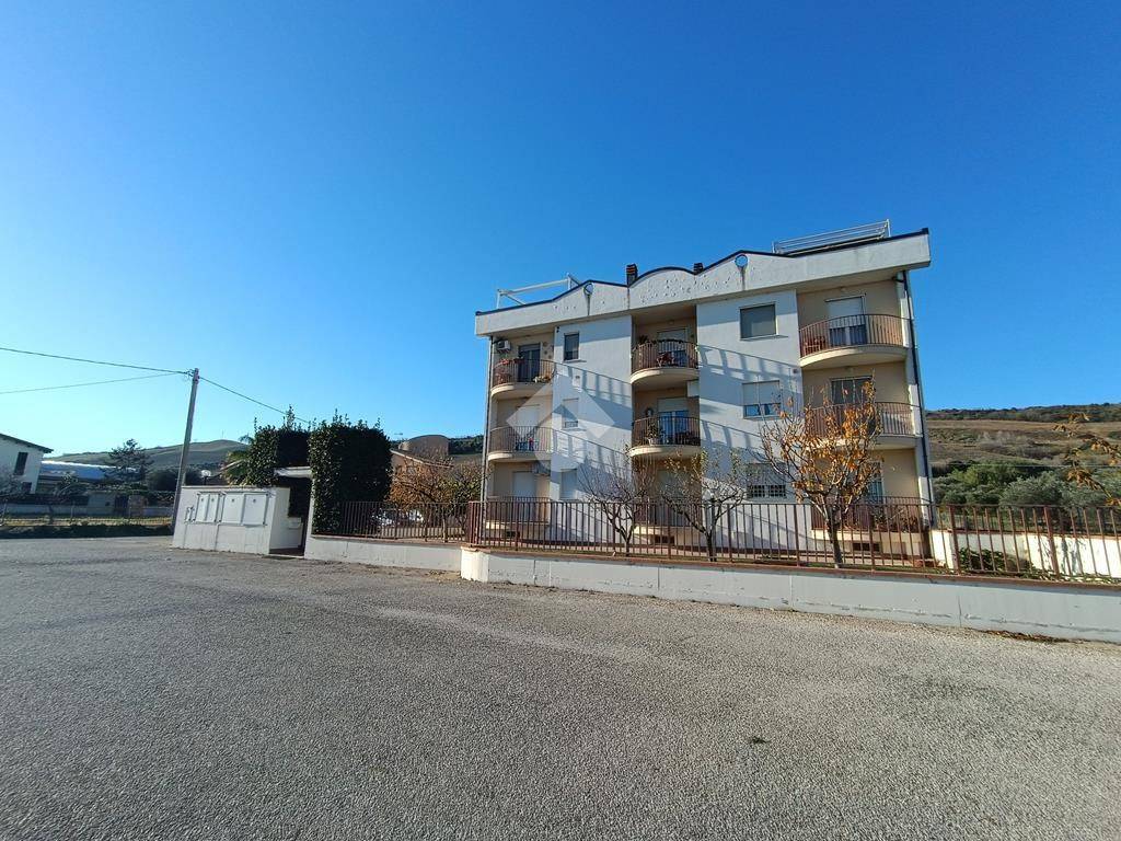 Appartamento a Pineto in Piazza Peppino de Filippo, 3 - Foto 2