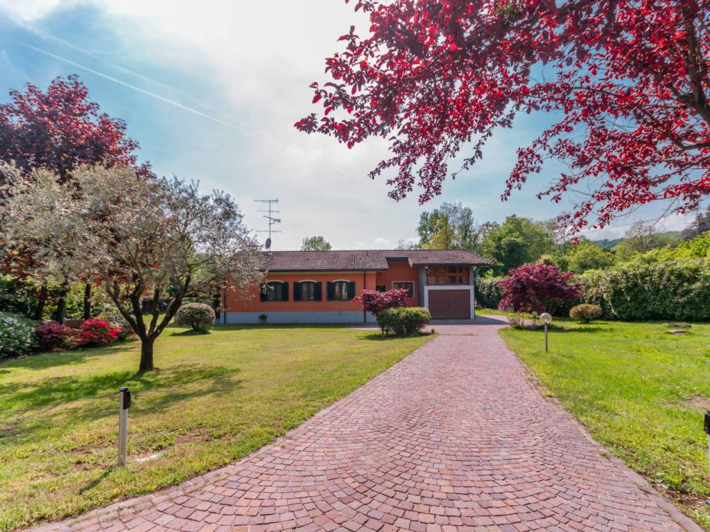 Villa a Arona in Via Alessandro Volta, 31 - Foto 2