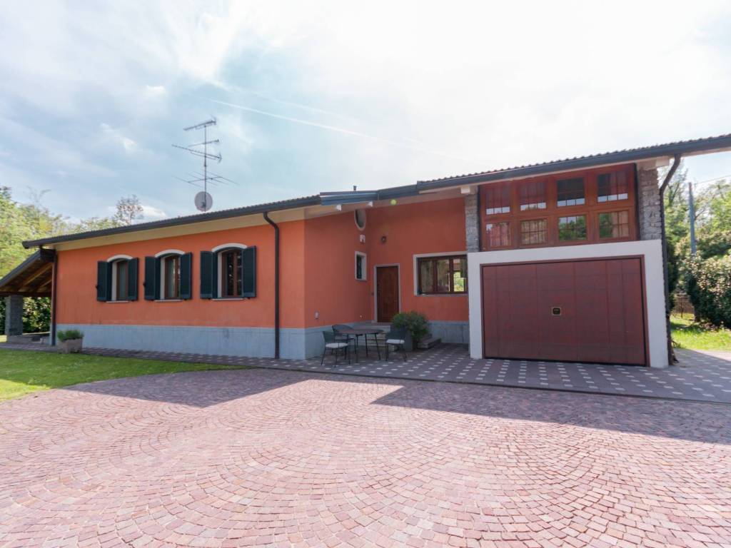 Villa a Arona in Via Alessandro Volta, 31 - Foto 4