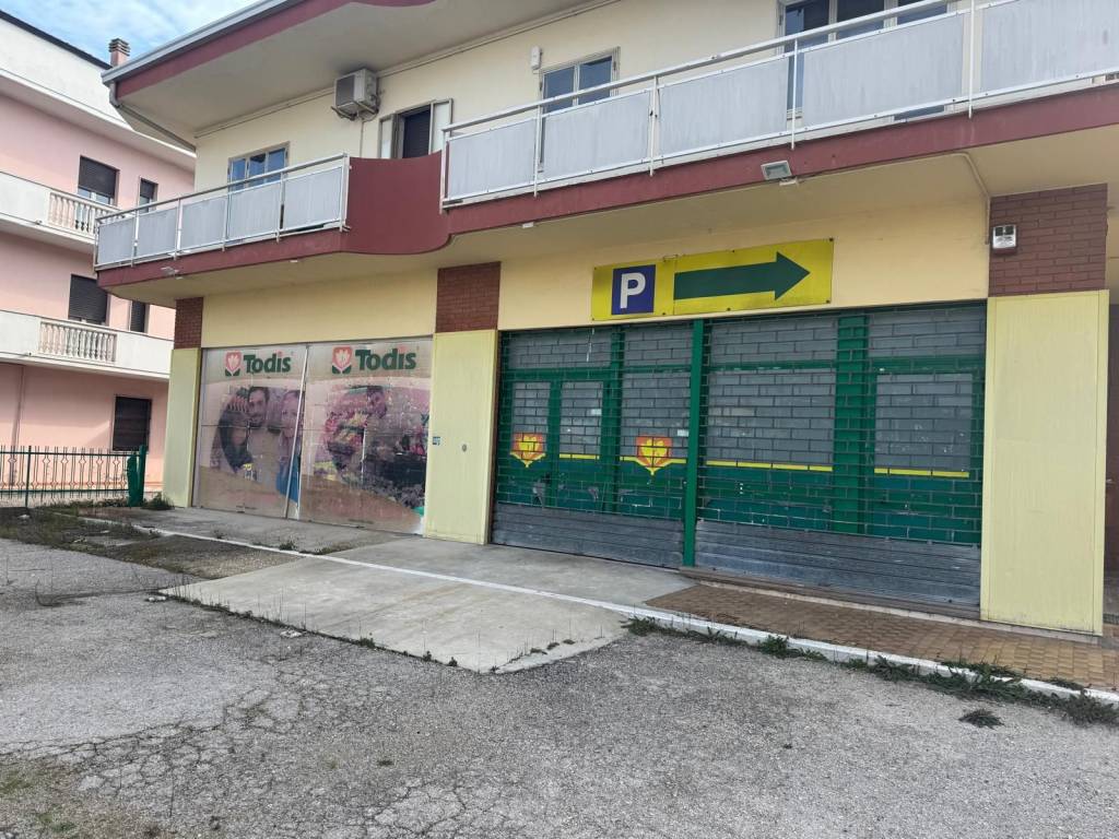 Palazzo / stabile a Spoltore in Via Italia, 7 - Foto 2