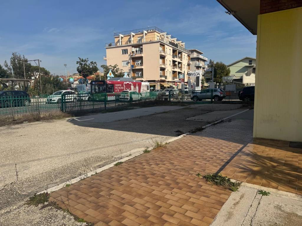 Palazzo / stabile a Spoltore in Via Italia, 7 - Foto 3