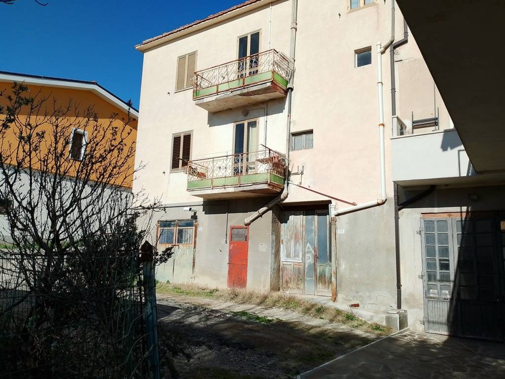 Casa indipendente a Alanno in Viale Roma - Foto 2