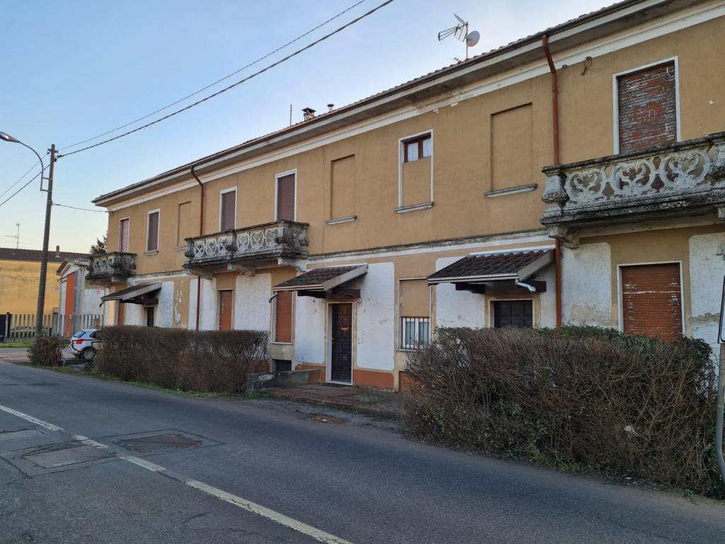 Villa a Cassolnovo in Via Trento, 54 - Foto 2